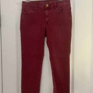 AE cropped ankle/straight leg jeggings (Jean material). Size 8. Good condition.